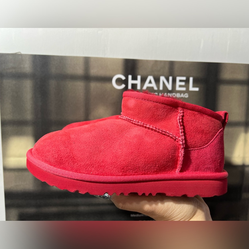 UGG Grade School Classic Ultra Mini Red Size 3